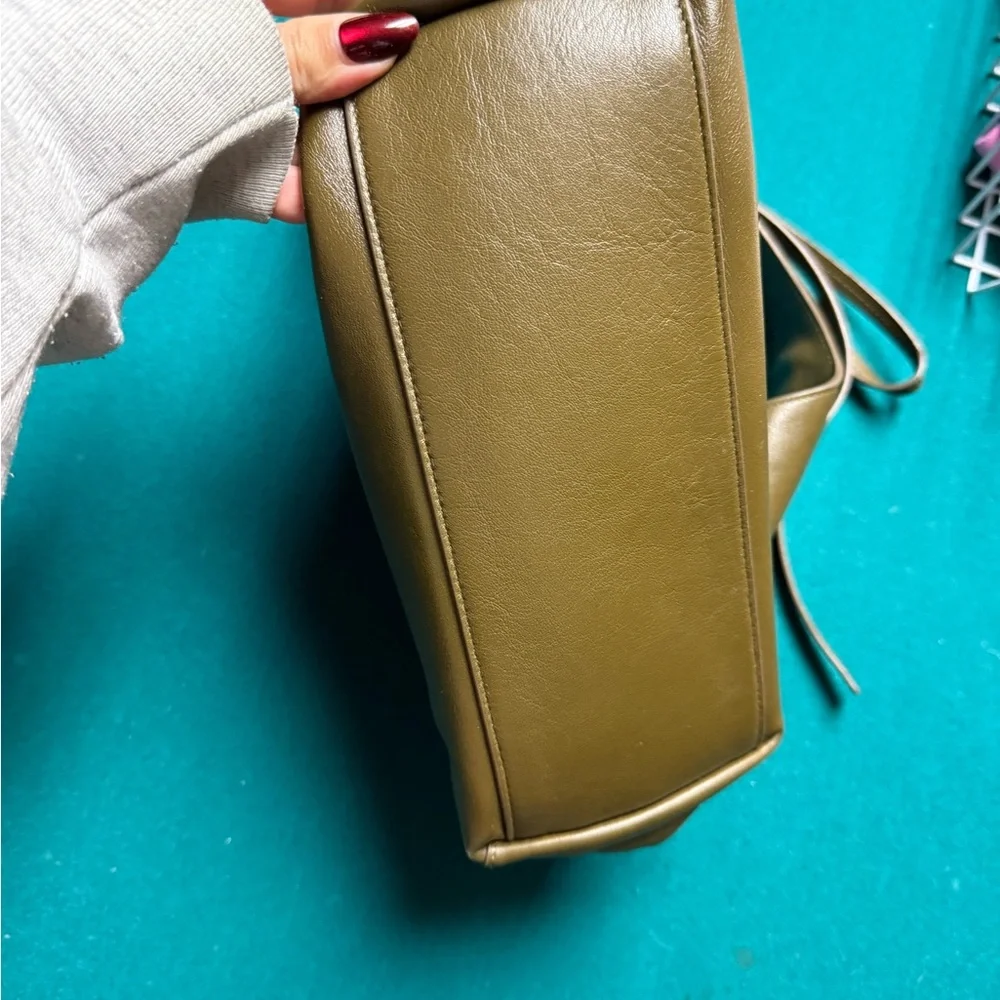 Reformation Small Vittoria Tote
$398 - Picture 6 of 7